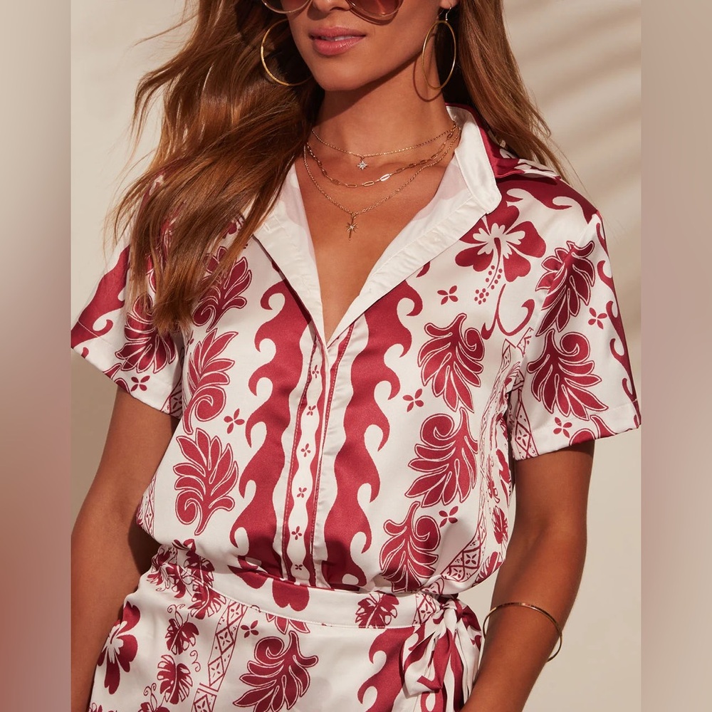 NWT Vici Fiesta del Sol Printed Satin Short Sleeve Blouse